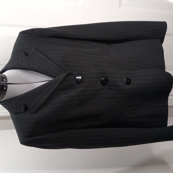 Jones Wear Suit. Sz 12 Black W/ Blue Pin Stripe Blazer, 3 button - Picture 4 of 11